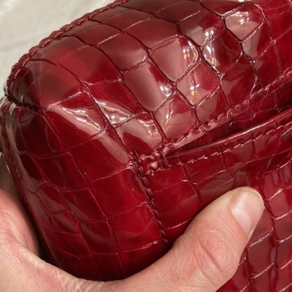 Brighton red shiny embossed leather messenger bag - Picture 8 of 14